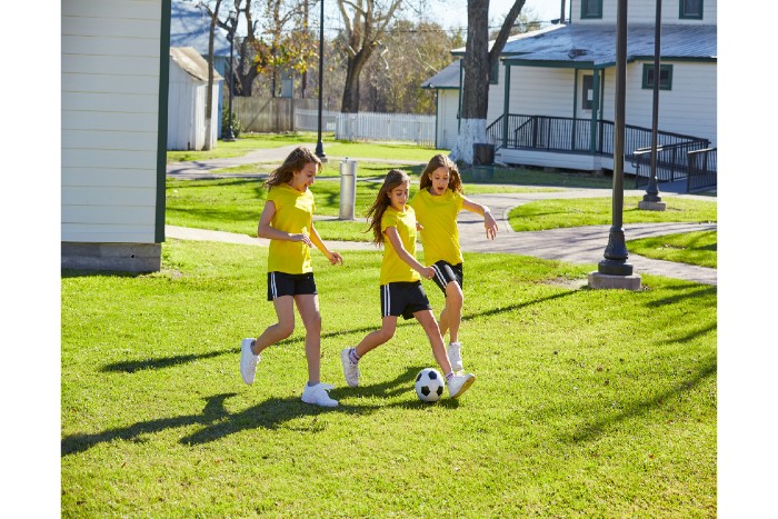 youth worker: girls playing